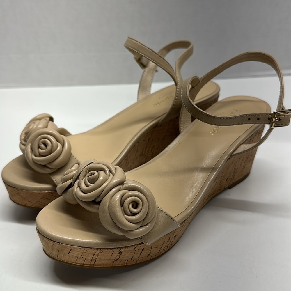 Kate Spade Jill Wedges Heels Shoes Open Toe Leather Rosette Floral Tan Nude 7
